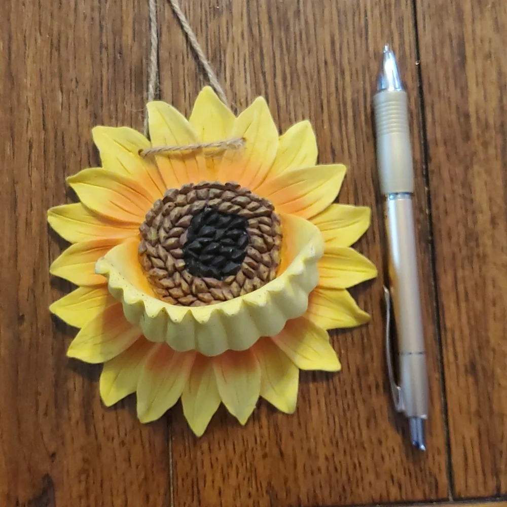 🎈 3 for $10......Sunflower Wall Art Bird Feeder. Yellow w/orange accents.